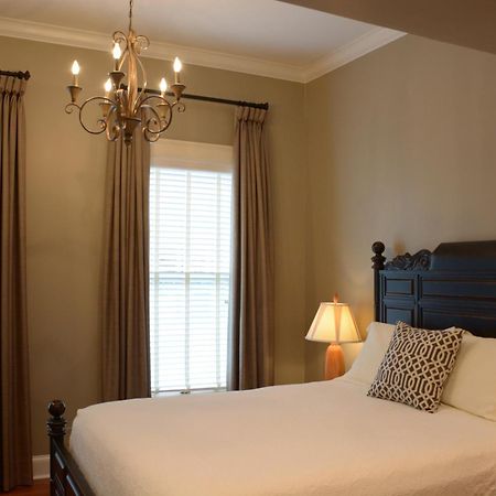 Bluff View Inn Chattanooga Room photo