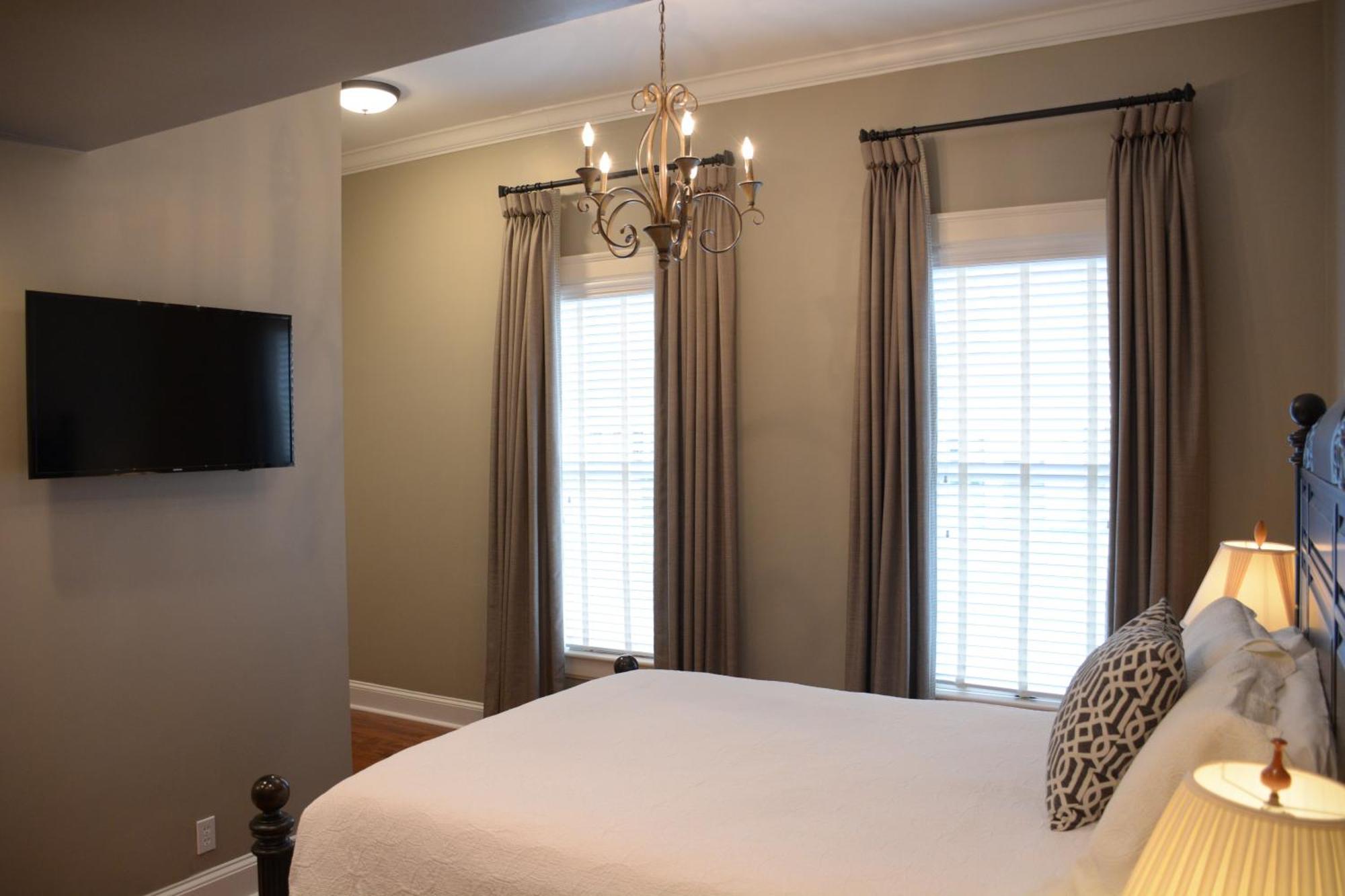 Bluff View Inn Chattanooga Room photo
